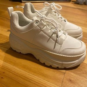 White platform sneakers size 8/9. Worn twice.